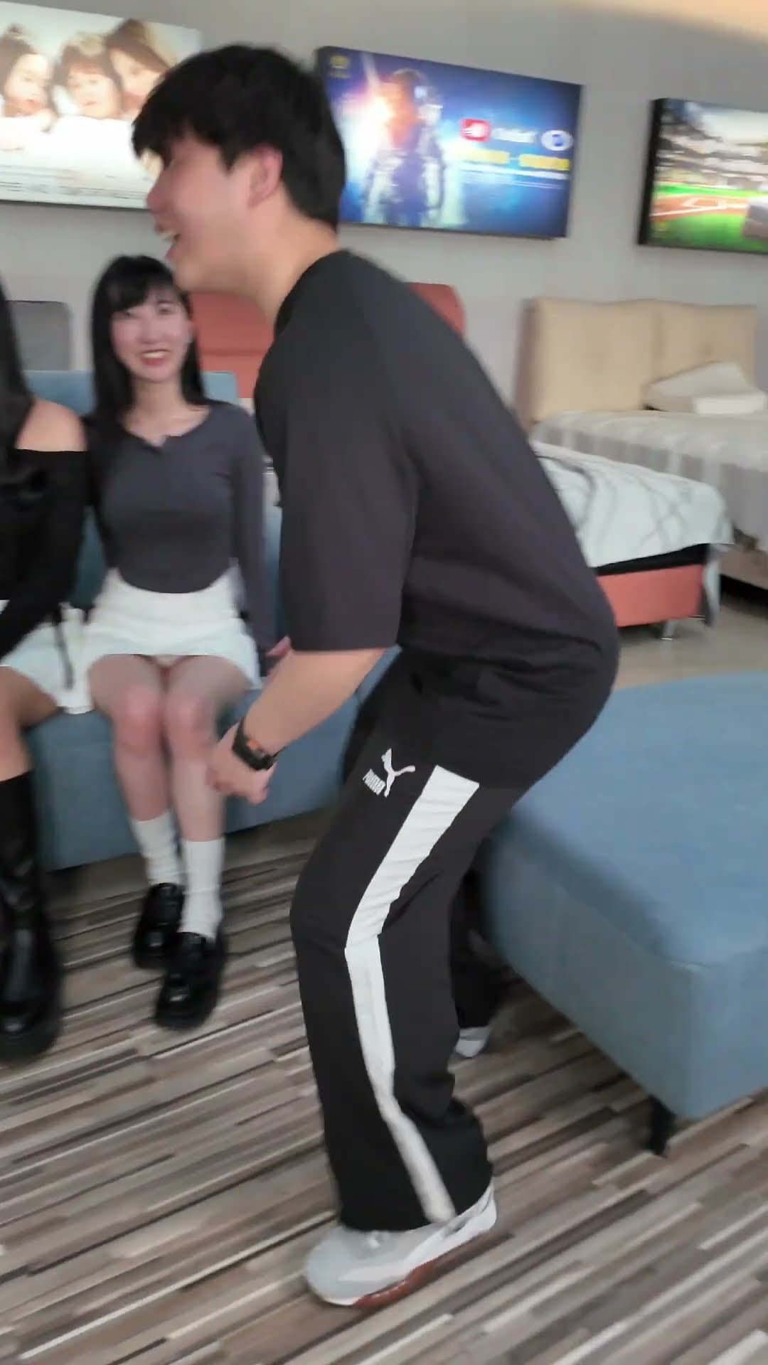 這麼多正妹…誰能不迷糊！😍😍｜奧斯曼沙發
